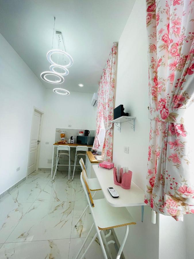 Virgy House Bed & Breakfast Napoli Bagian luar foto