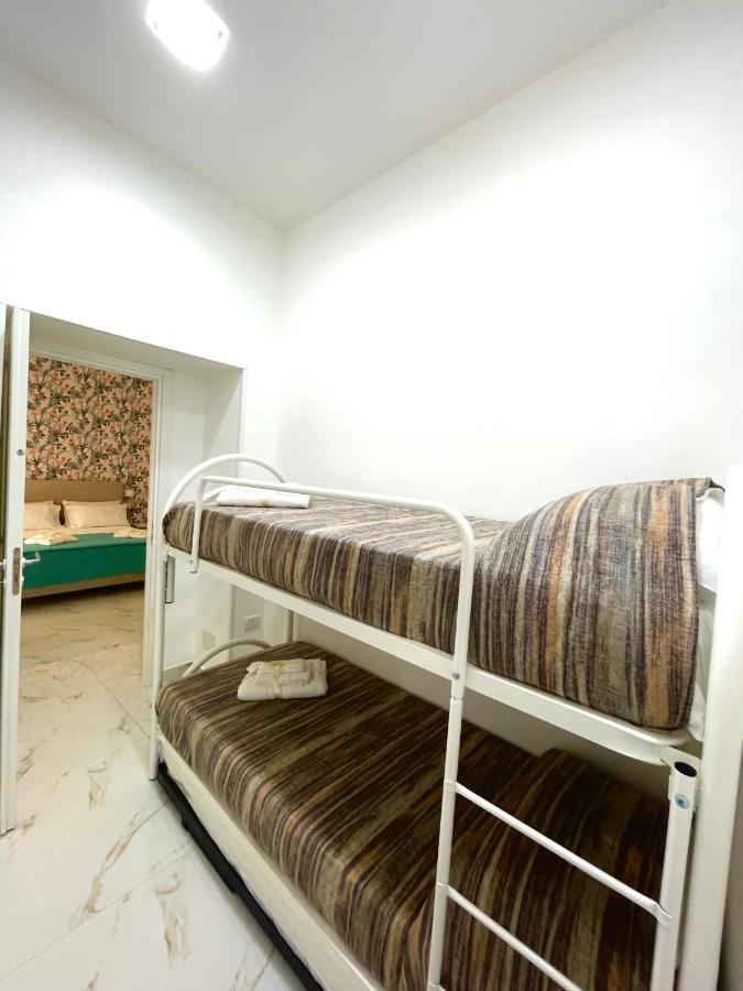 Virgy House Bed & Breakfast Napoli Bagian luar foto