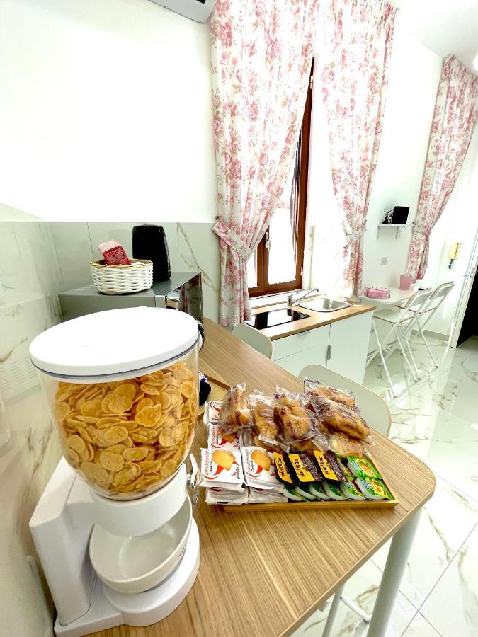 Virgy House Bed & Breakfast Napoli Bagian luar foto
