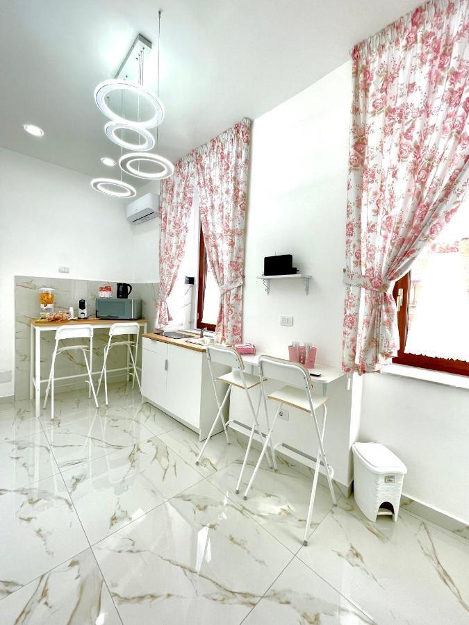 Virgy House Bed & Breakfast Napoli Bagian luar foto