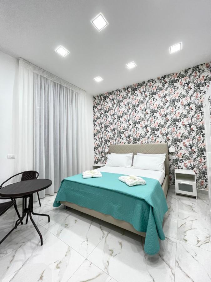 Virgy House Bed & Breakfast Napoli Bagian luar foto