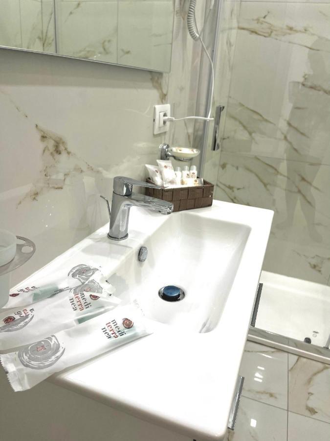 Virgy House Bed & Breakfast Napoli Bagian luar foto