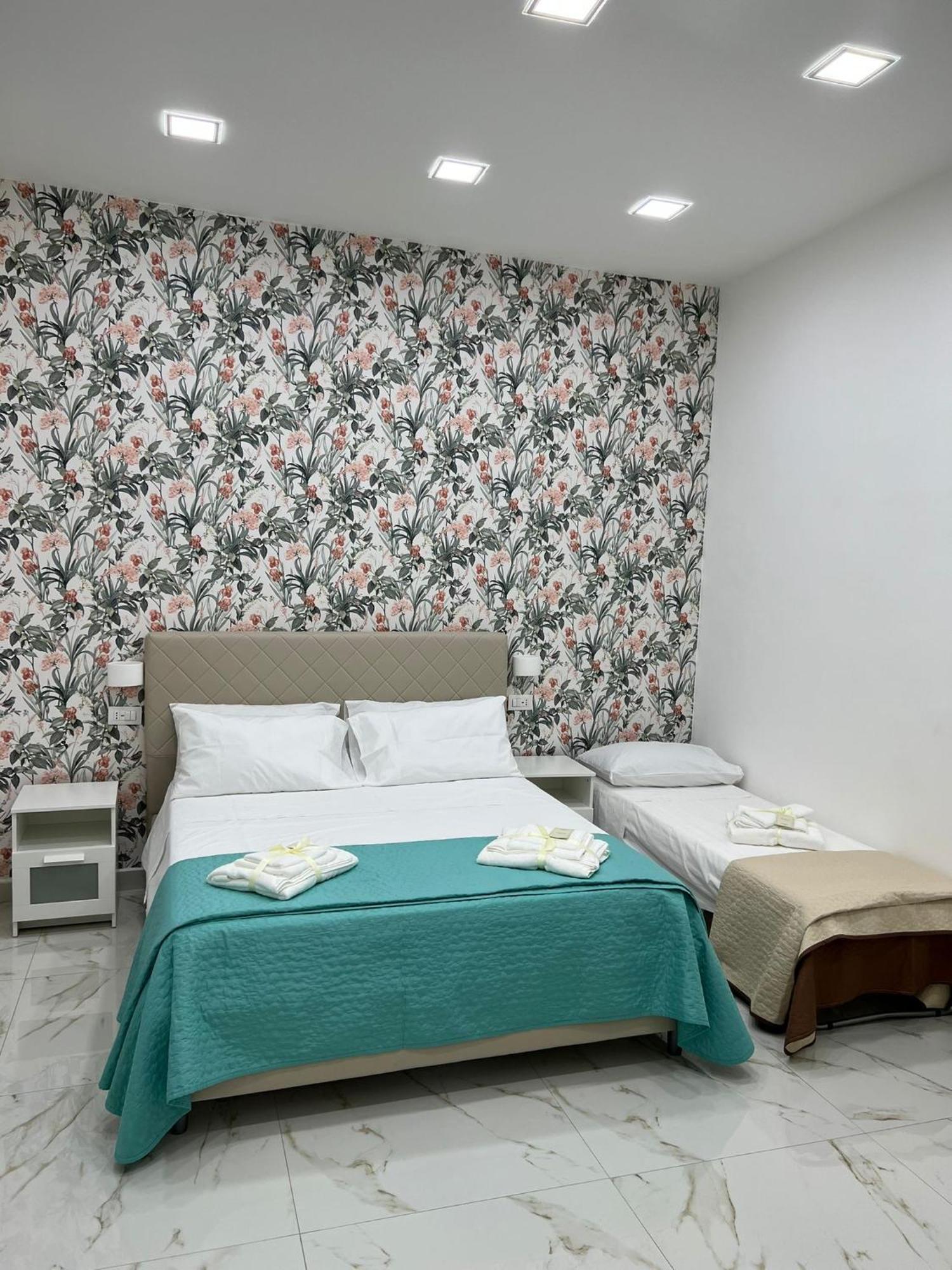 Virgy House Bed & Breakfast Napoli Bagian luar foto